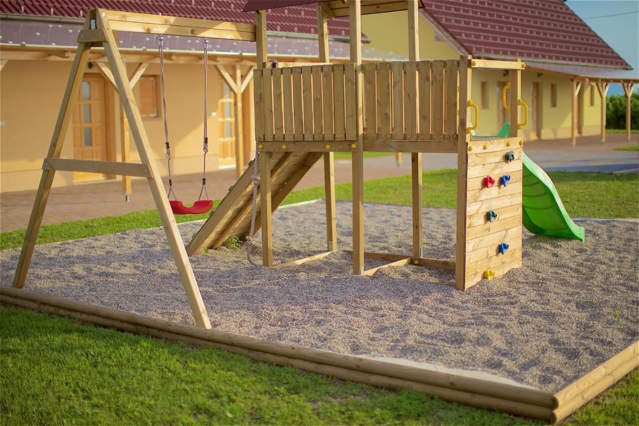 Jirsovci Tourist Farm Apartments Lovrec מראה חיצוני תמונה