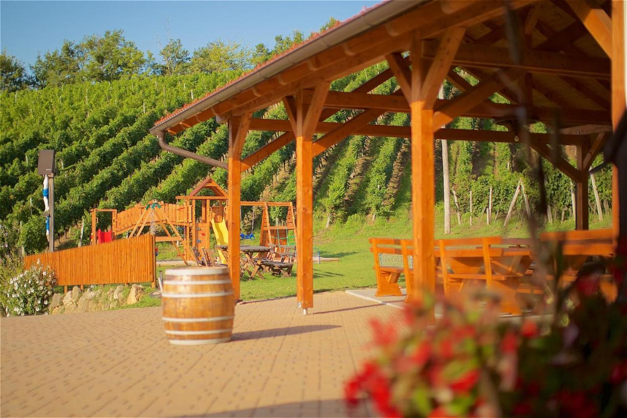 Jirsovci Tourist Farm Apartments Lovrec מראה חיצוני תמונה